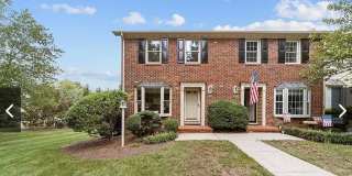 End-unit 2BR/2.5 BA in Oak Ridge Meadows! Gallery 1