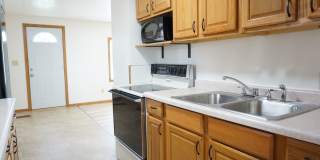 Cozy Home with 2-stall Shop/Garage and fenced yard Cozy Home with 2-stall Shop/Garage and fenced yard Gallery 4