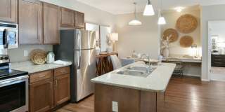 Hall Creek at Arlington Apartment Gallery 4