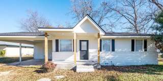 208 N Coleman Gallery 1