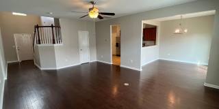 **OFFERING REFUNDABLE APPLICATION FEES** Fantastic 3BD, 2.5BA North Raleigh Townhome with Fenced Backyard in an HOA Community with Premier Amenities Gallery 9