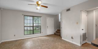 Cobblestone Townhouse - End unit close to parking Gallery 17
