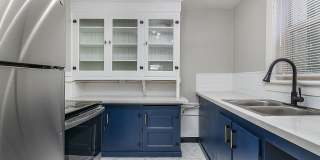 Elegant Renovation! HUGE 1 Bed 1 Bath Available Now! Gallery 68