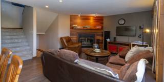 Woodworks Townhome- 3 Bedroom/3 Bath Unit w/Updated kitchen on the Bus Route Gallery 1