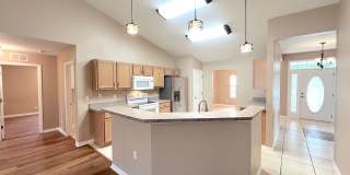 Spacious 4 Bed 3 Bath Home w FULLY FENCED YARD for Rent! Gallery 19