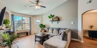 1 bed 1 bath w/ near DIA! $500 MOVE IN SPECIAL Gallery 6