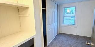 Cozy 2–3 Bedroom, 1 Bath Home with Garage & Sunroom Gallery 9