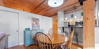 411 W Ontario Street Gallery 12