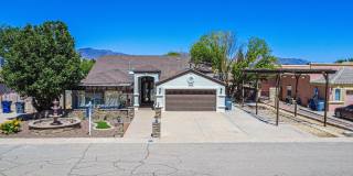 Beautiful 4 bed-2 bath house (2117 sq ft) with Jacuzzi Beautiful 4 bed-2 bath house (2117 sq ft) with Jacuzzi Gallery 1