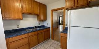 910 Union SE - Water included, Washer/dryer hook-up, Off-street parking. Gallery 4