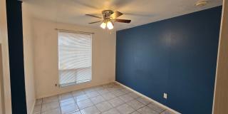 Beautiful 3 bed/ 1 bath home on large lot with walled and fenced front and back yard! Gallery 17