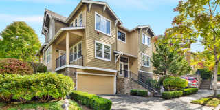 Corner Unit Issaquah Highlands 3 Bedroom Townhouse 2 car Garage Gallery 1