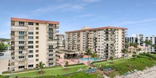 1147 Hillsboro Mile Gallery 37