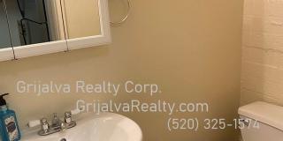 Furnished 2 Bedroom Condo with Community Pool Close to the UofA! (Speedway/Euclid) Gallery 12