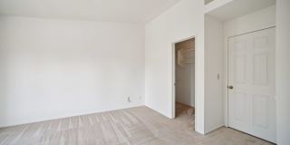 Spacious Townhome Located in the Highly Desirable Shadow Ridge Community of Oak Park Gallery 9