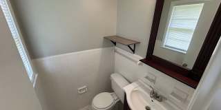 3br 1.5 BA with fence Gallery 9