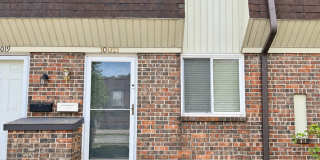 Spacious 2-Bedroom Townhome with Finished Walkout Basement Gallery 1