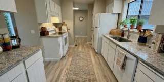 Spacious lower unit in refurbished duplex Gallery 1