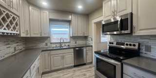 Huge 4 bedroom -A stones throw to PLU! Gallery 16