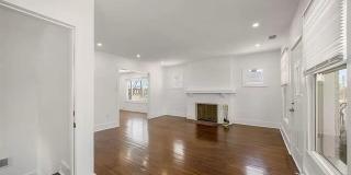 1975 Gladstone Street Gallery 9