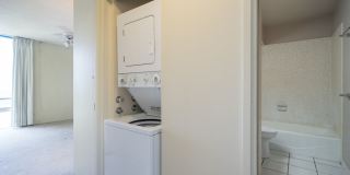 $3,000 / 2 Bed / 2 Bath / 2 Parking – Colonnade on The Green Gallery 16