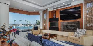 Exquisite Waterfront Gem. Gallery 12