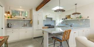 Downtown bungalow Gallery 21