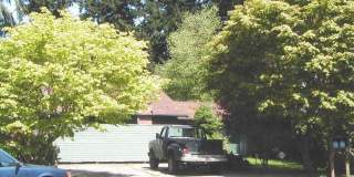 2 BEDROOM, 1 BATH DUPLEX W/FENCED YARD! Gallery 1