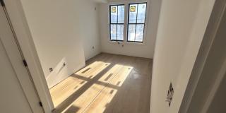 Charming 2.5 Bedroom-No Broker Fee Gallery 6
