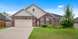 Spacious 3 Bedroom Home with Fireplace & Fenced Backyard in Siloam Springs Gallery 1