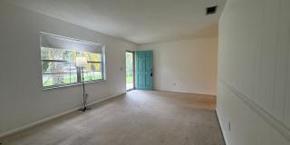 Charming 2 bedroom 1.5 bathroom home Gallery 6