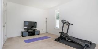 Spacious End-Unit Townhome for Rent in Meridian Crossing – 3BR, 4BA, 2-Car Garage. $3,095.00/month Gallery 28