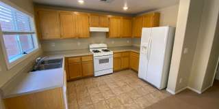 Wonderful 3 bed/2.5 bath home located in Summerlin Gallery 6