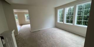 Spacious 5-Bed, 2.5-Bath Single-Family Home in Redmond Spacious 5-Bed, 2.5-Bath Single-Family Home in Redmond Gallery 28