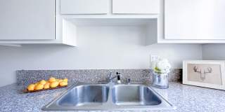 718 N Monterey St Gallery 17