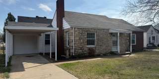 2 Bedroom fenced yard with BONUS Room Gallery 1
