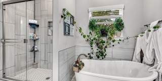 Modern 3-Bedroom Bella Vista Home with Bonus Room and Tiered Deck Gallery 21