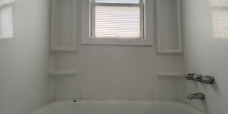 Large 2 Bedroom Home with a Garage Gallery 9