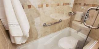 Beautiful waterfront townhouse in the heart of Miami Gallery 32