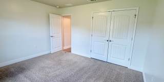 Spacious 4-Bedroom Home - Great Location Gallery 14