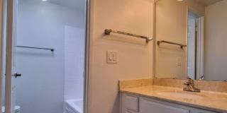 Remodeled 3bd 3-Story Townhouse With Attached Garage Remodeled 3bd 3-Story Townhouse With Attached Garage Gallery 35