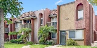 SD: 3BD/1.5BA Townhome in Escondido w/ Private Patio, Balcony & Community Pool! Gallery 1