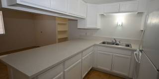 302 Eastminister -RECENTLY REMOMDELED KITCHEN - 2 BED Apartment -Downstairs - NO PETS 302 Eastminister -RECENTLY REMOMDELED KITCHEN - 2 BED Apartment -Downstairs - NO PETS Gallery 1