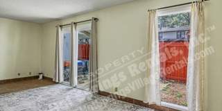 Two-Level Townhome in DeSoto Courts Gallery 8