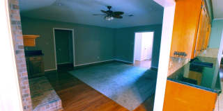 Spacious 3/2 home in convenient location Gallery 11