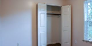 Charming 4 bedroom, 2 bathroom home in Greensboro w lake front views Gallery 12