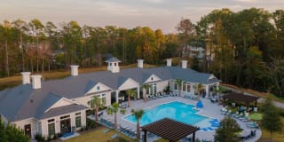 Riverwood Apartments and Townhomes Gallery 2