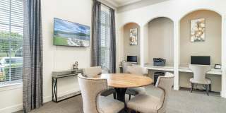 Vintage Creekwood Park Apartments Gallery 9