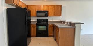 3 Bedroom Townhome in Gated Community Gallery 4