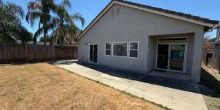 Very Nice 4 Bedroom Home Gallery 25